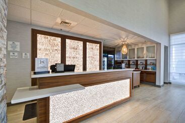 هتل Homewood Suites By Hilton Oakland Waterfront
