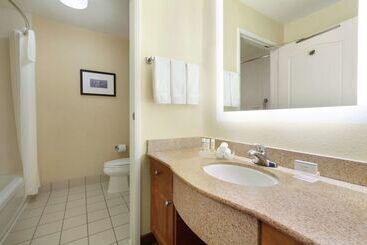 هتل Homewood Suites By Hilton Oakland Waterfront