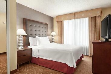 هتل Homewood Suites By Hilton Oakland Waterfront