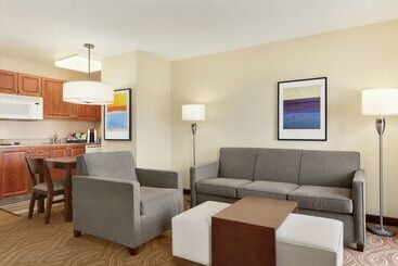 هتل Homewood Suites By Hilton Oakland Waterfront