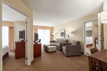 هتل Homewood Suites By Hilton Oakland Waterfront