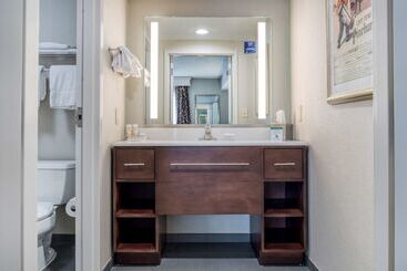 هتل Homewood Suites By Hilton Olmsted Village