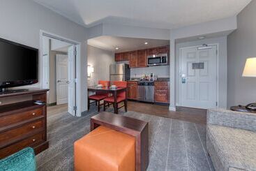 هتل Homewood Suites By Hilton Olmsted Village