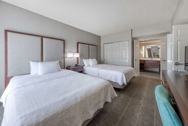 هتل Homewood Suites By Hilton Olmsted Village