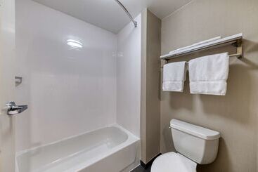 هتل Homewood Suites By Hilton Olmsted Village