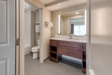 هتل Homewood Suites By Hilton Olmsted Village
