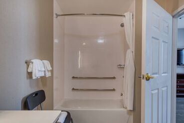 هتل Homewood Suites By Hilton Olmsted Village