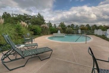 هتل Homewood Suites By Hilton Olmsted Village