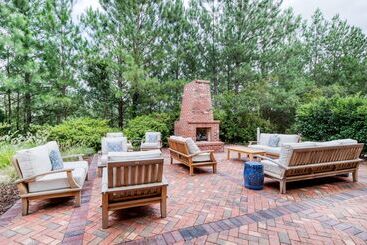 هتل Homewood Suites By Hilton Olmsted Village