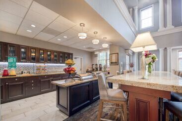 هتل Homewood Suites By Hilton Olmsted Village