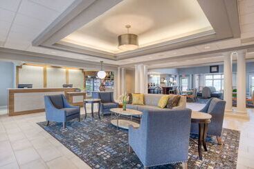 هتل Homewood Suites By Hilton Olmsted Village