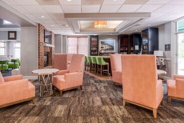 هتل Homewood Suites By Hilton Olmsted Village