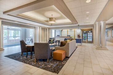 هتل Homewood Suites By Hilton Olmsted Village