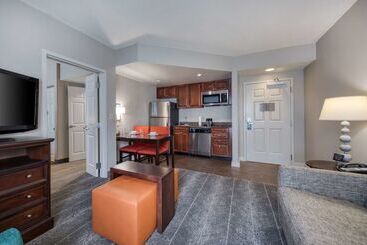 هتل Homewood Suites By Hilton Olmsted Village