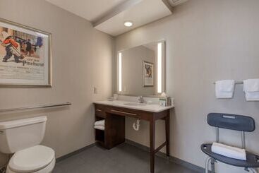 هتل Homewood Suites By Hilton Olmsted Village