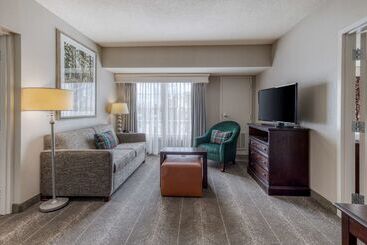 هتل Homewood Suites By Hilton Olmsted Village