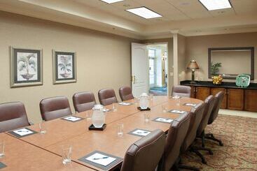 هتل Pensacola Suites