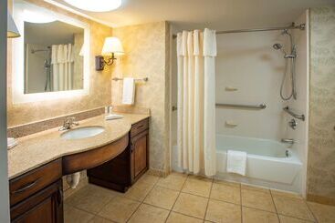 هتل Pensacola Suites