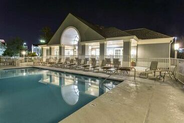 هتل Homewood Suites By Hilton Savannah