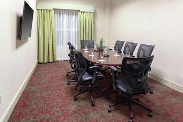 هتل Homewood Suites By Hilton Tallahassee