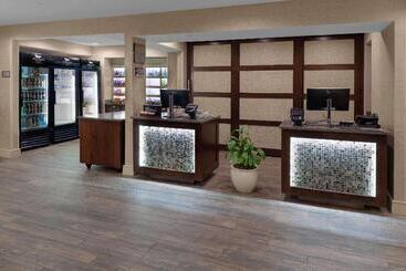 هتل Homewood Suites By Hilton Tallahassee