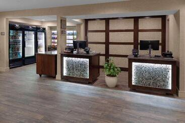 هتل Homewood Suites By Hilton Tallahassee