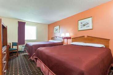 هتل Howard Johnson By Wyndham Airport