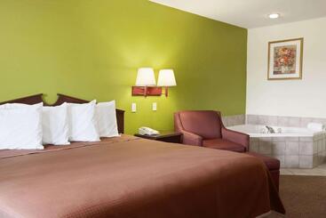 בית מלון כפרי Howard Johnson By Wyndham Grand Prairie Near Lone Star Park