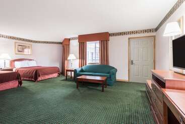 호텔 Howard Johnson By Wyndham Lenox