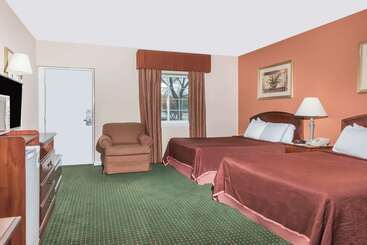 호텔 Howard Johnson By Wyndham Lenox
