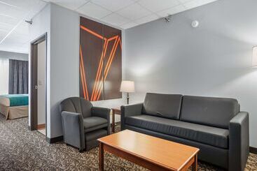 هتل Elevation Inn & Suites, Trademark Collection By Wyndham