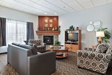 هتل Elevation Inn & Suites, Trademark Collection By Wyndham