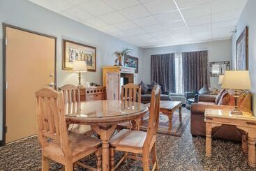 هتل Elevation Inn & Suites, Trademark Collection By Wyndham