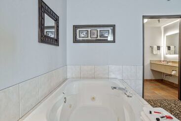 هتل Elevation Inn & Suites, Trademark Collection By Wyndham