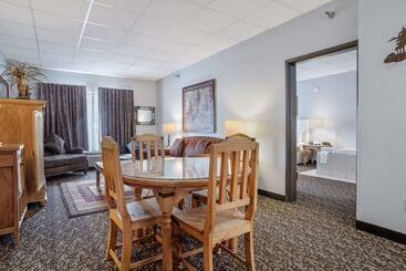 هتل Elevation Inn & Suites, Trademark Collection By Wyndham