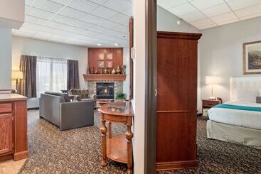 هتل Elevation Inn & Suites, Trademark Collection By Wyndham