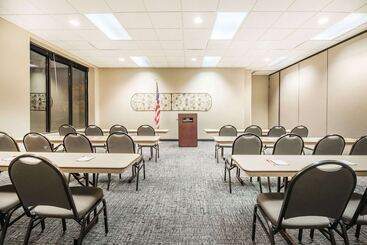 هتل Elevation Inn & Suites, Trademark Collection By Wyndham
