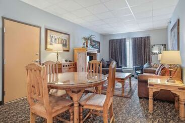 هتل Elevation Inn & Suites, Trademark Collection By Wyndham