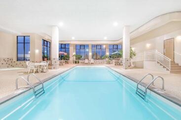 هتل Elevation Inn & Suites, Trademark Collection By Wyndham
