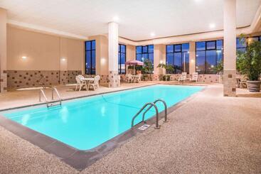 هتل Elevation Inn & Suites, Trademark Collection By Wyndham