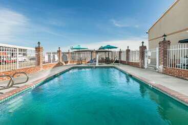 هتل Howard Johnson By Wyndham Scott Lafayette