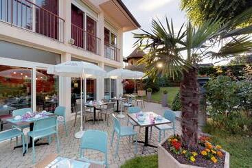هتل Hôtel De France Contact Hôtel