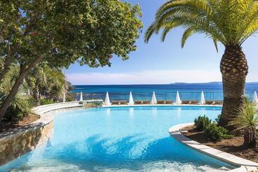 هتل Hôtel Le Bailli De Suffren