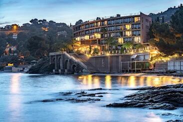 هتل Hôtel Le Bailli De Suffren