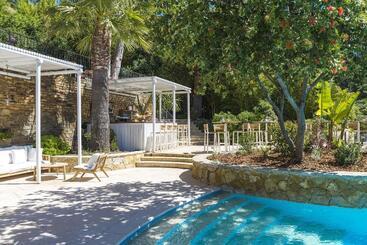 هتل Hôtel Le Bailli De Suffren