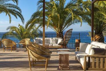 هتل Hôtel Le Bailli De Suffren