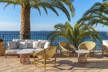 هتل Hôtel Le Bailli De Suffren