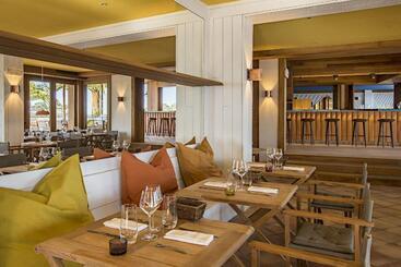 هتل Hôtel Le Bailli De Suffren