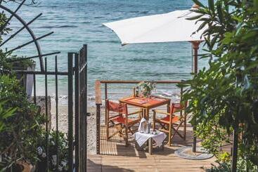 هتل Hôtel Le Bailli De Suffren