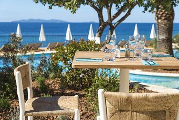 هتل Hôtel Le Bailli De Suffren